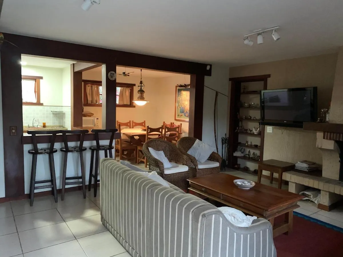 Linda Casa! Aconchegante e com ótima localização Vila Campos do Jordão Casa de Férias