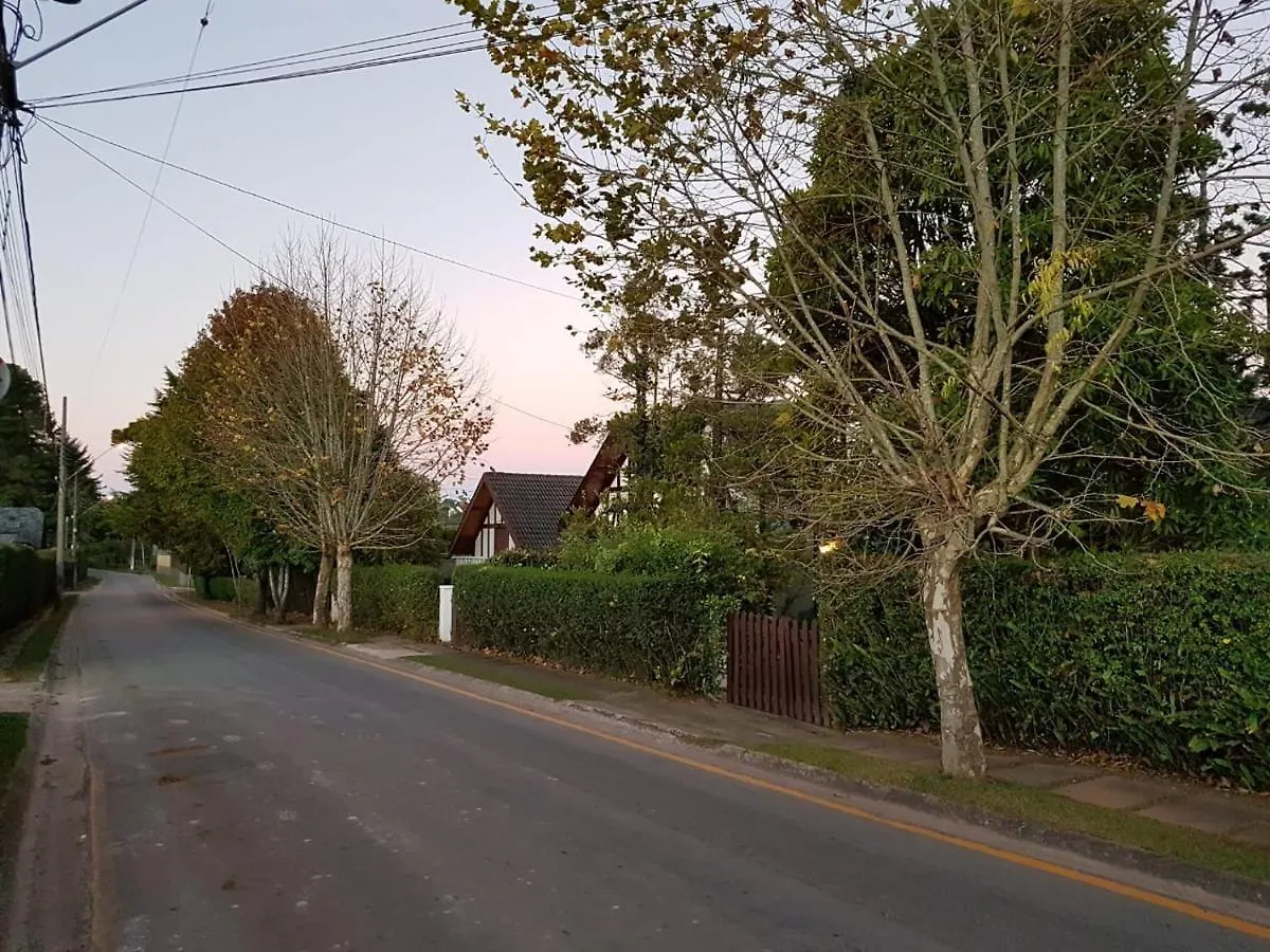 Linda Casa! Aconchegante e com ótima localização Vila Campos do Jordão Casa de Férias